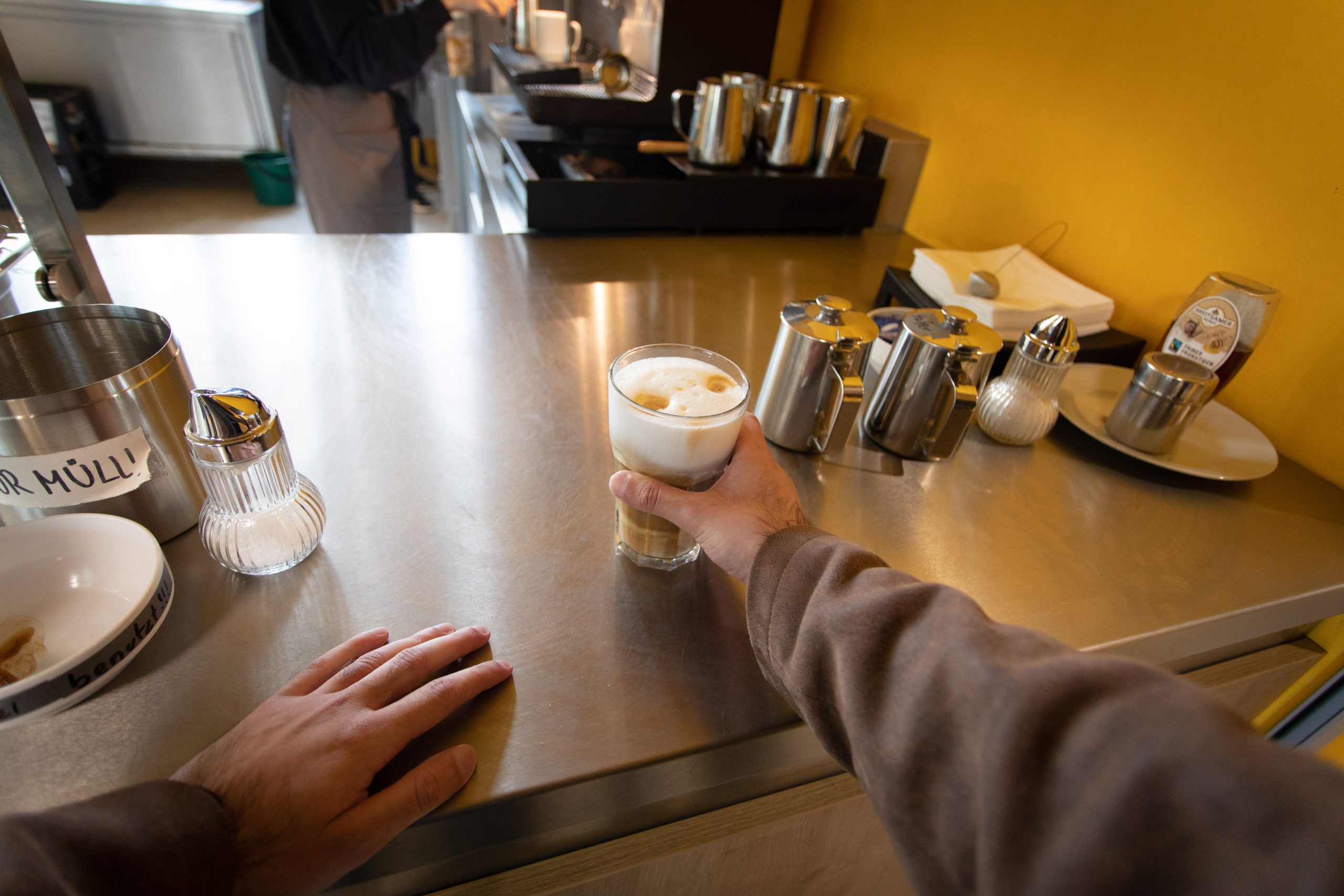 Latte Macchiato im Café